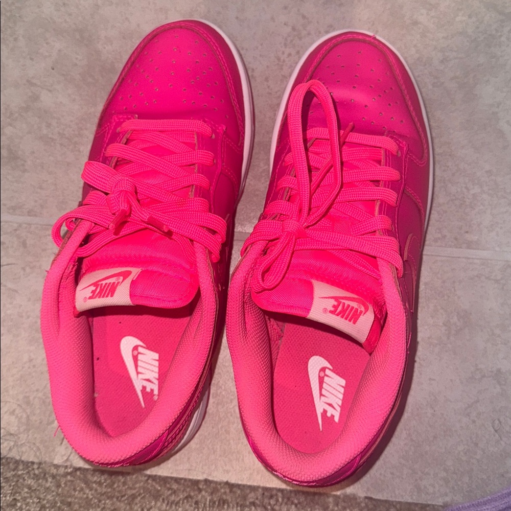 Women Nike Fuchsia Athletic Shoes - Picture 4 of 4